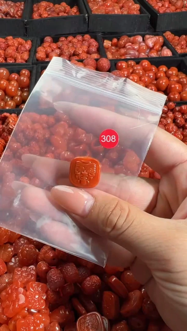 南红玛瑙未镶嵌颈饰1