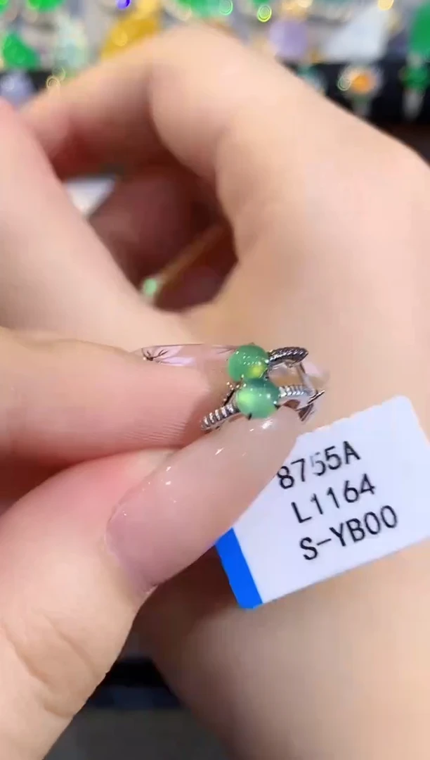 18K金镶嵌翡翠耳饰L1164多样性发其一