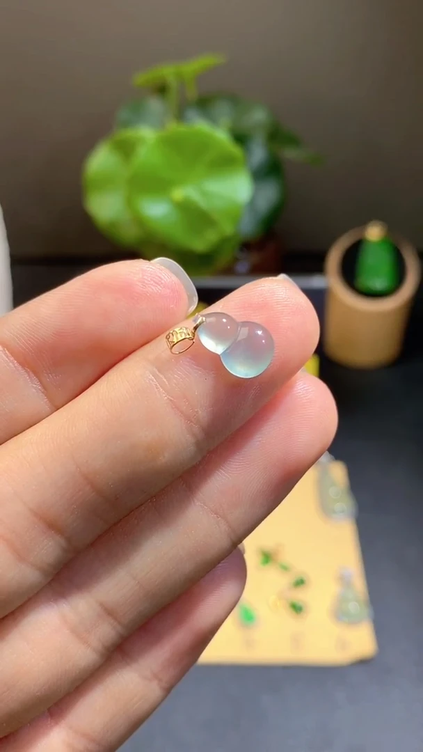 颈饰18K金镶嵌翡翠翡翠A货