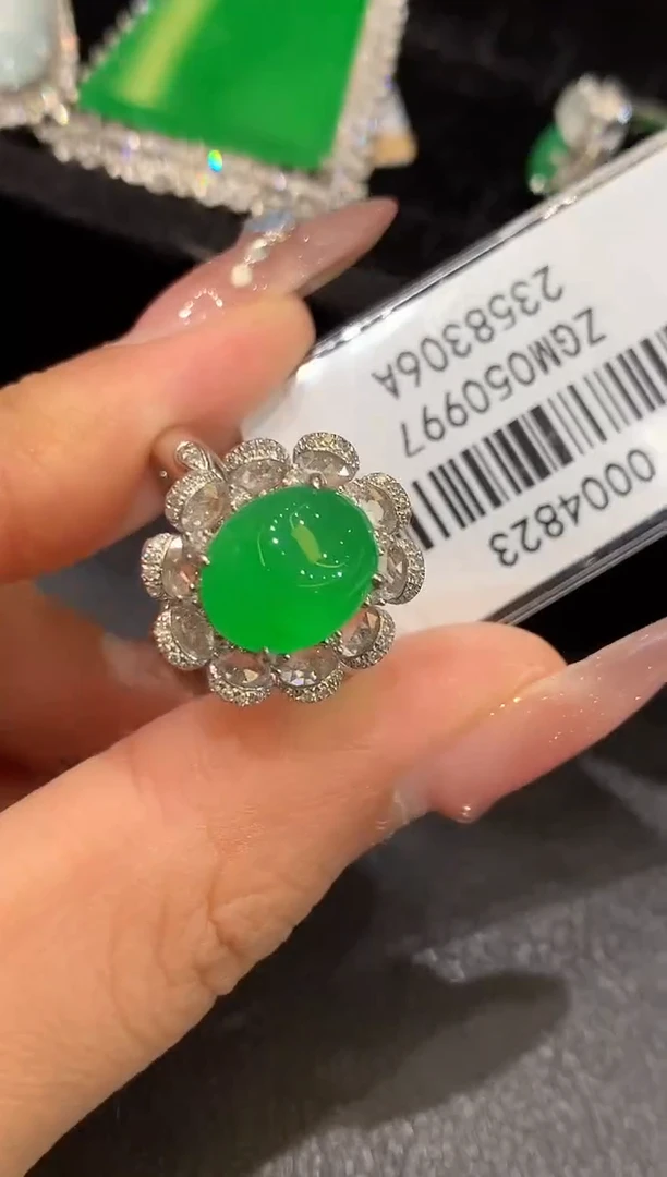 18K金镶嵌戒指翡翠随*SY0004823多样性发其一