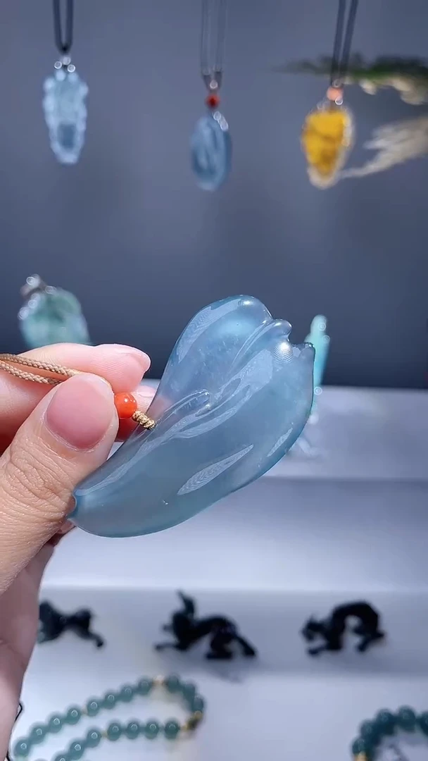 颈饰未镶嵌翡翠随形