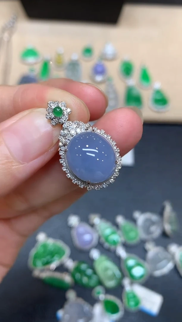 颈饰18K金镶嵌翡翠蛋面【无服务费