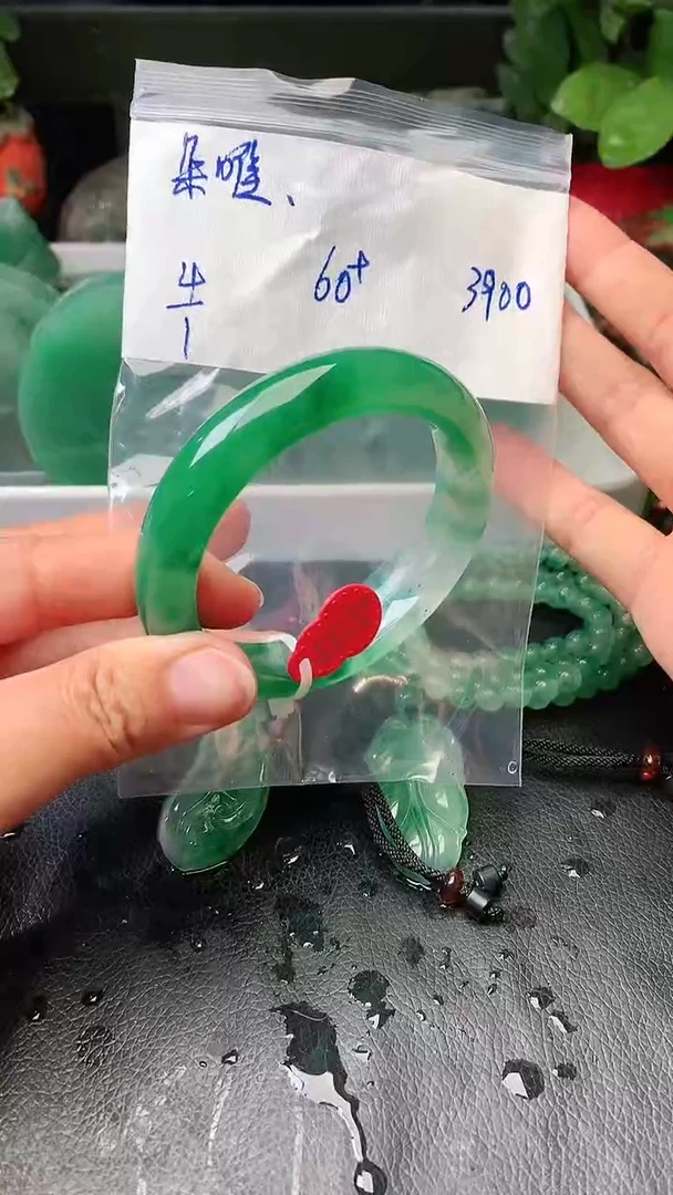 定制石英质玉（非洲翠）朵*手镯