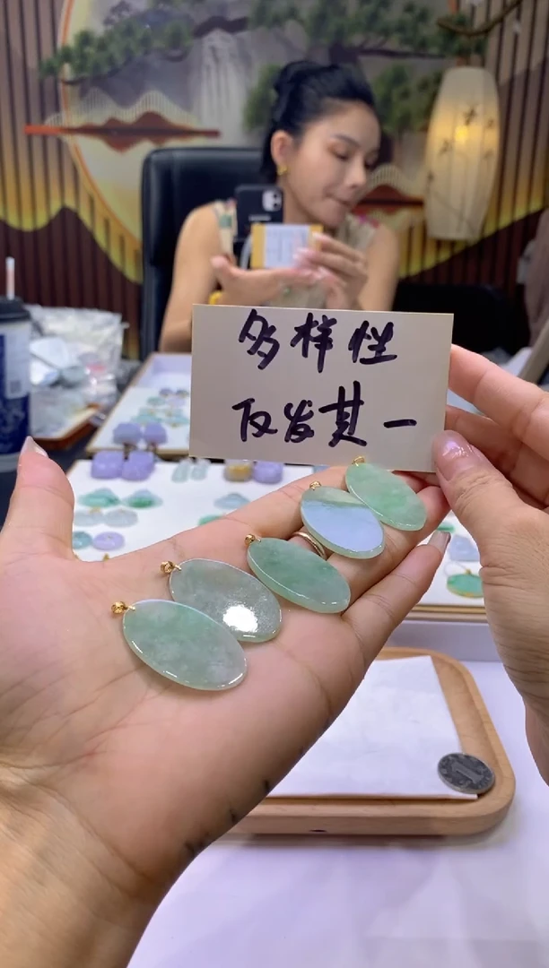翡翠18K金镶嵌颈饰多样性仅发其一9622