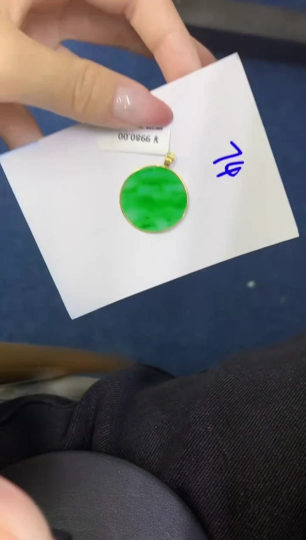 翡翠18K金镶嵌颈饰缅甸天然翡翠A货