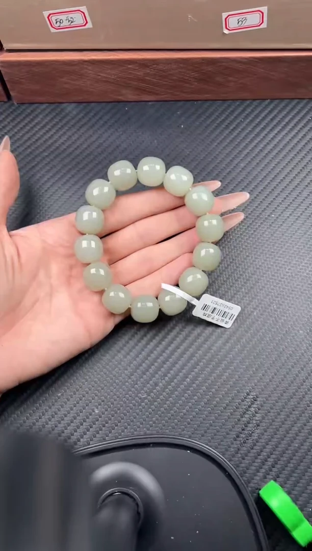 未镶嵌手串和田玉且末近矿微色差卡14