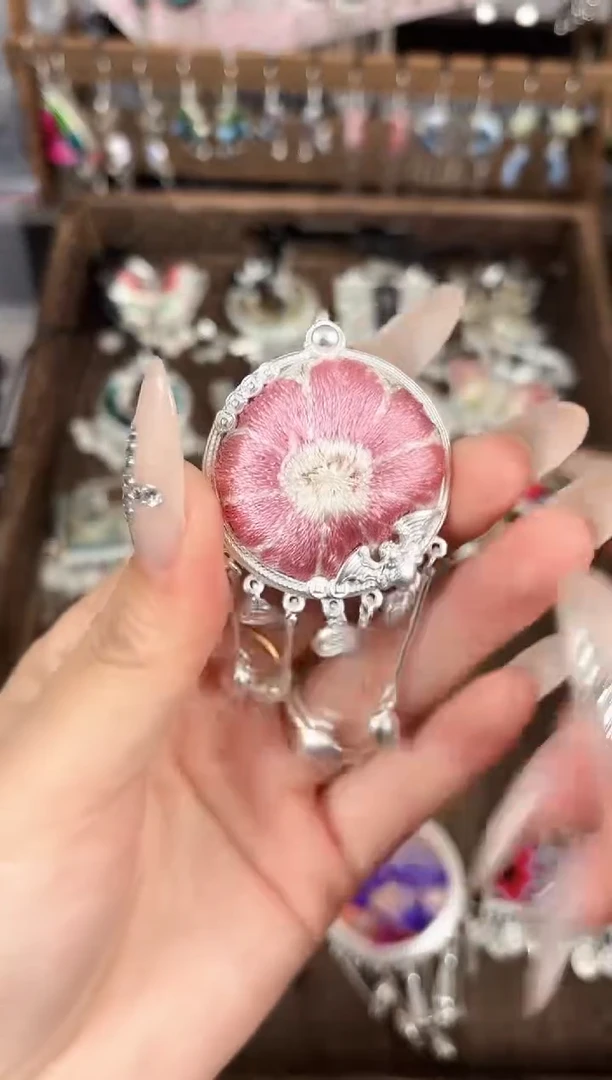 织绣民族风非遗老绣饰品652