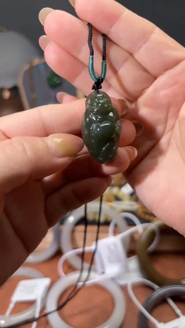 和田玉未镶嵌颈饰1