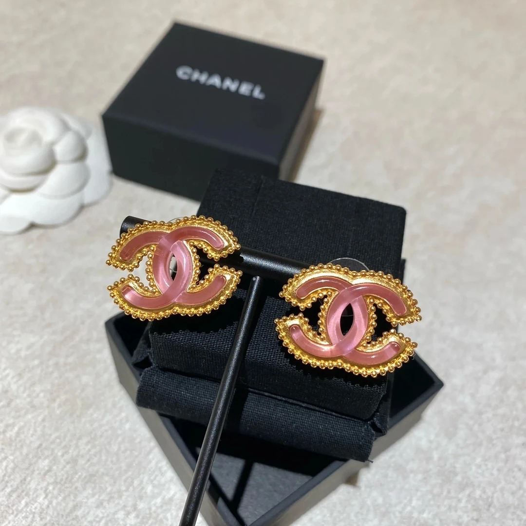 未使用 Chanel/香奈儿 精致双C粉色琉璃时尚耳钉24P/AGG072