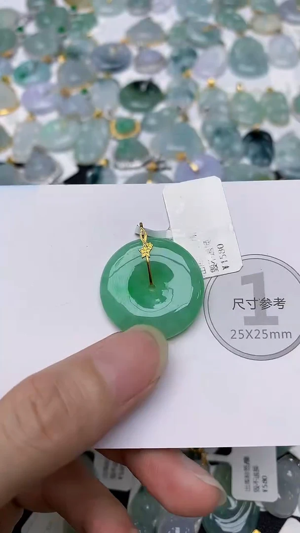 颈饰18K金镶嵌翡翠天然A货翡翠