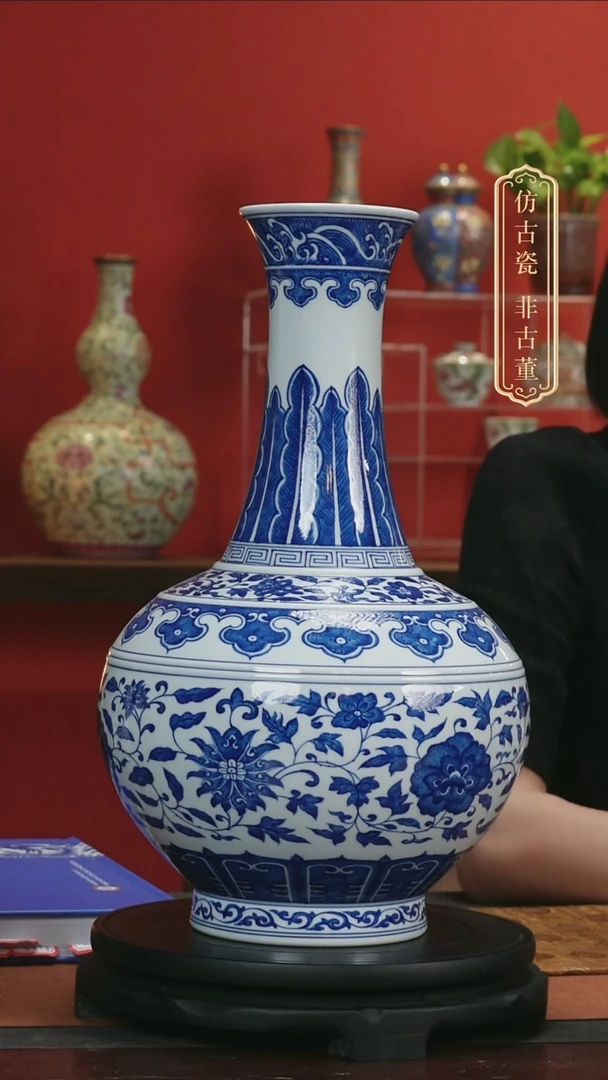 摆件青花缠枝连纹赏瓶