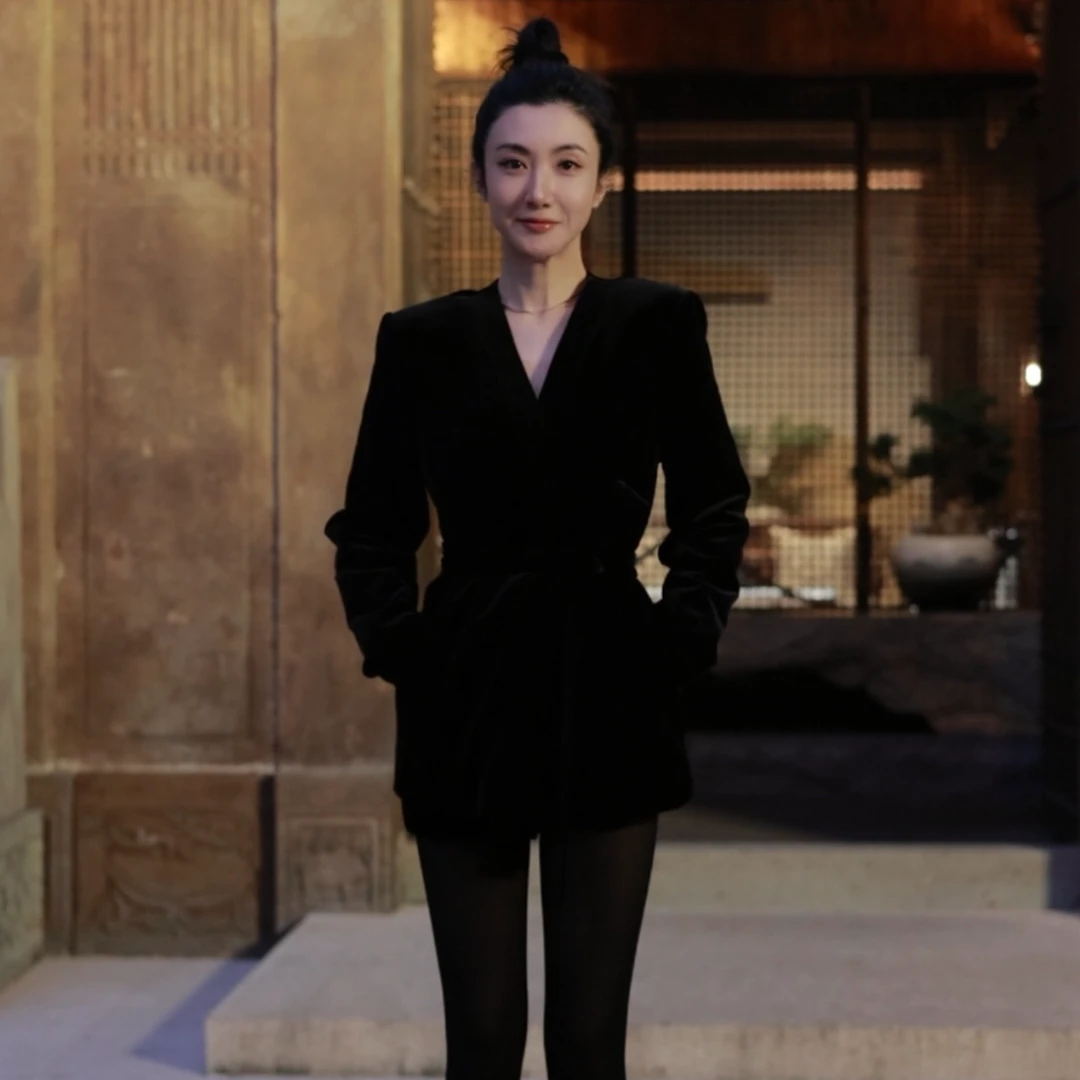 【壁虎姐】F2024新款 黑色丝绒气质百搭显瘦修身收腰外套（带腰绳）