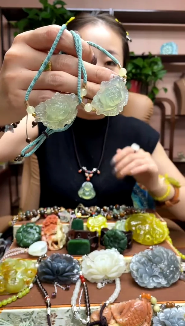 未镶嵌岫玉吊坠多样性发货发其中之一