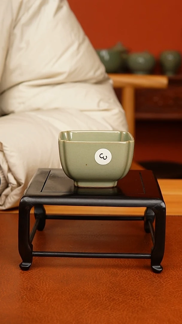 越窑秘色瓷四方杯二级品