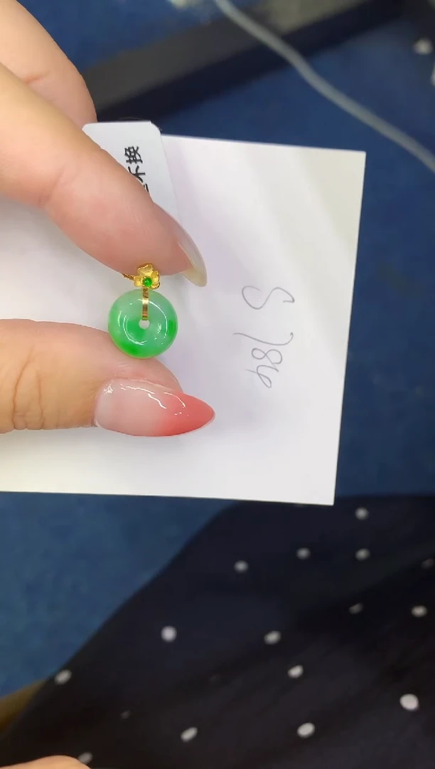 翡翠18K金镶嵌颈饰缅甸天然翡翠A货