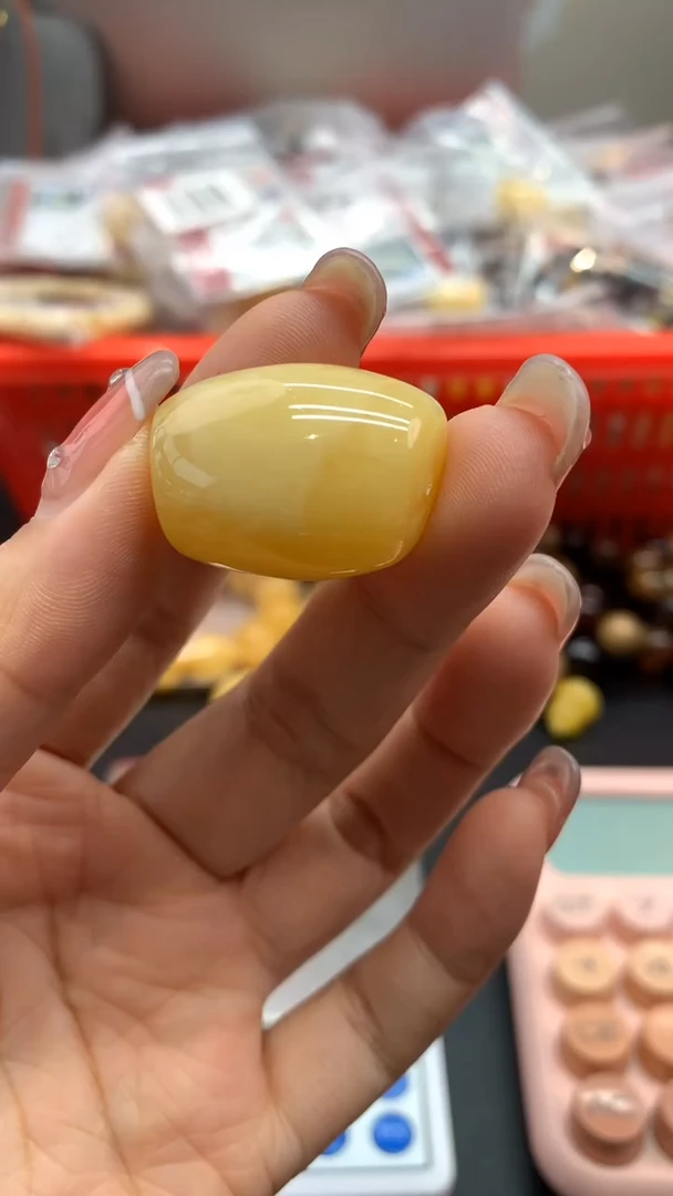 未镶嵌琥珀珠宝奇石黄****?1714