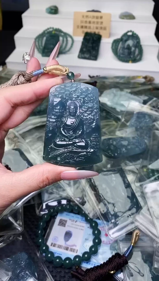 颈饰未镶嵌翡翠