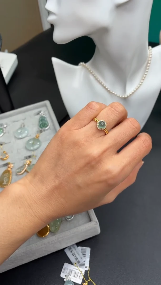 颈饰18K金镶嵌翡翠天然翡翠A货