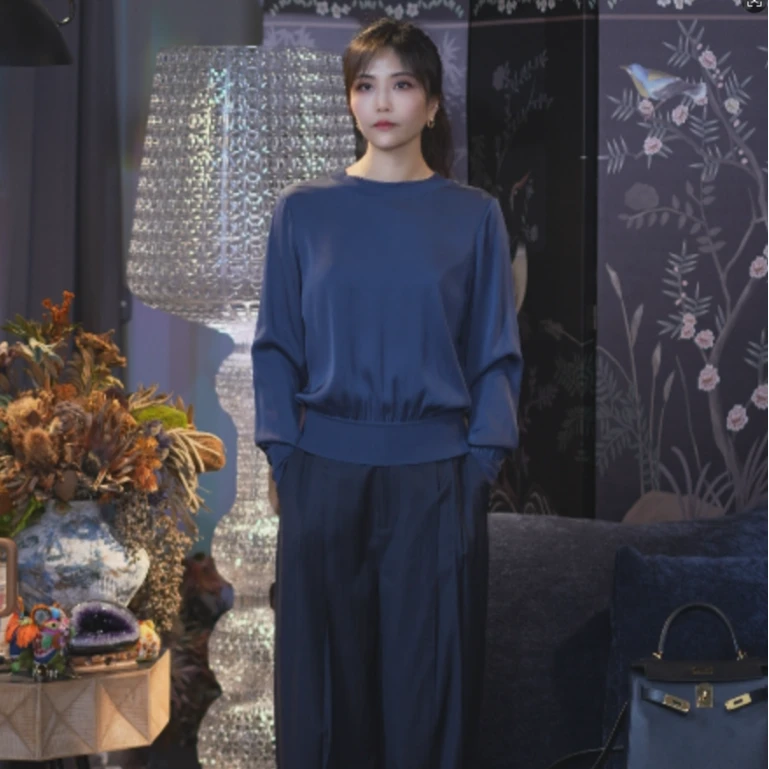 【春之丝语】高质感精工花边配饰时尚百搭真丝圆领上衣长袖气质蓝色