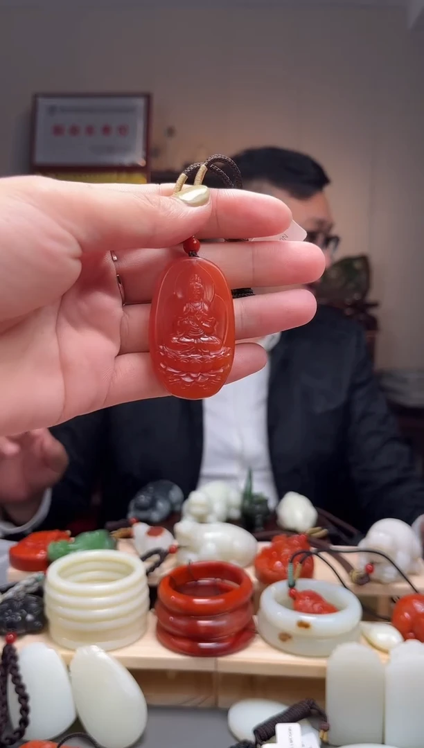 颈饰未镶嵌南红玛瑙吊坠