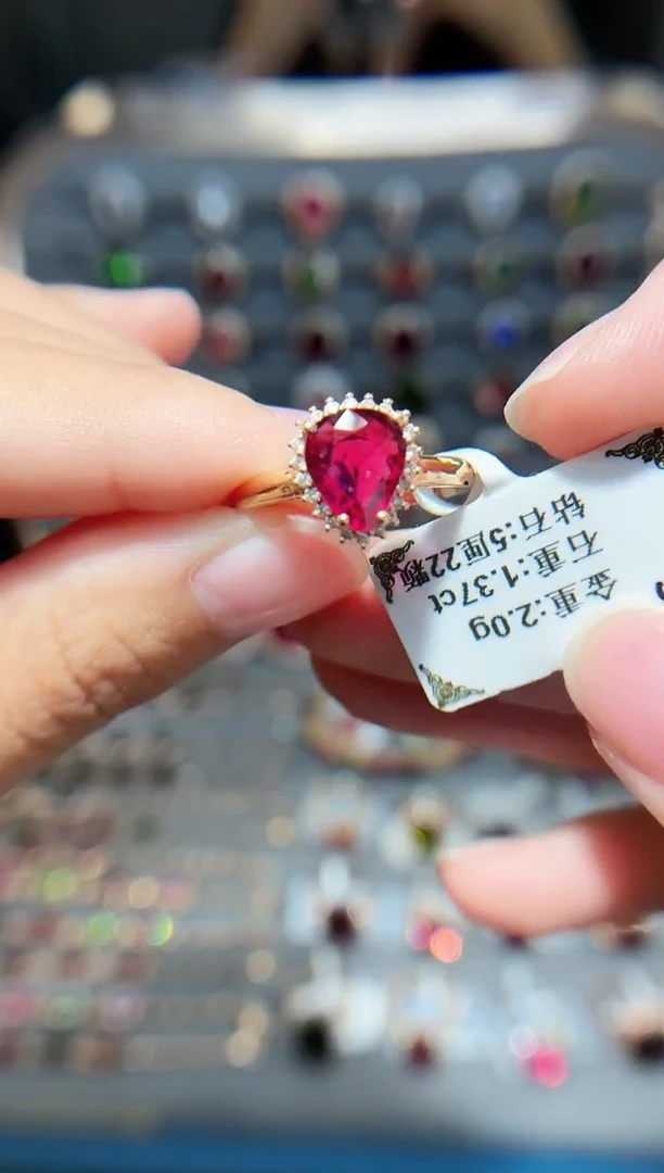 18K金镶嵌戒指碧玺1.37.