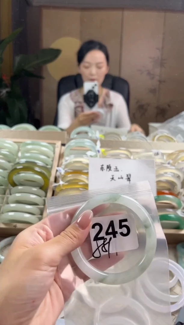 手镯玛瑙/玉髓未镶嵌天山翠默认微抠245