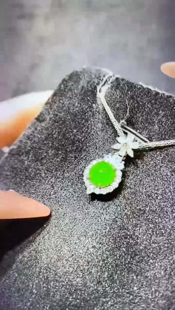翡翠未镶嵌吊坠(不含链)多样性发货其一不含链