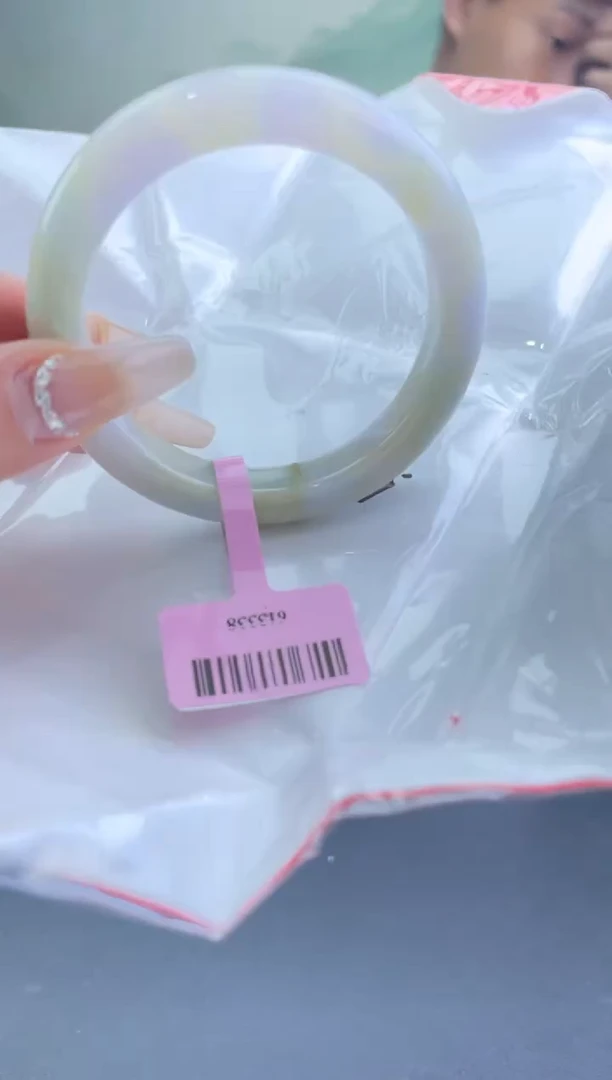 翡翠手镯未镶嵌10翡翠手镯（微瑕）