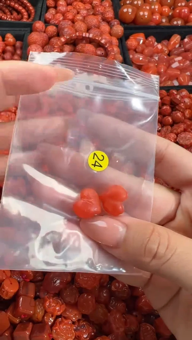 南红玛瑙未镶嵌颈饰1