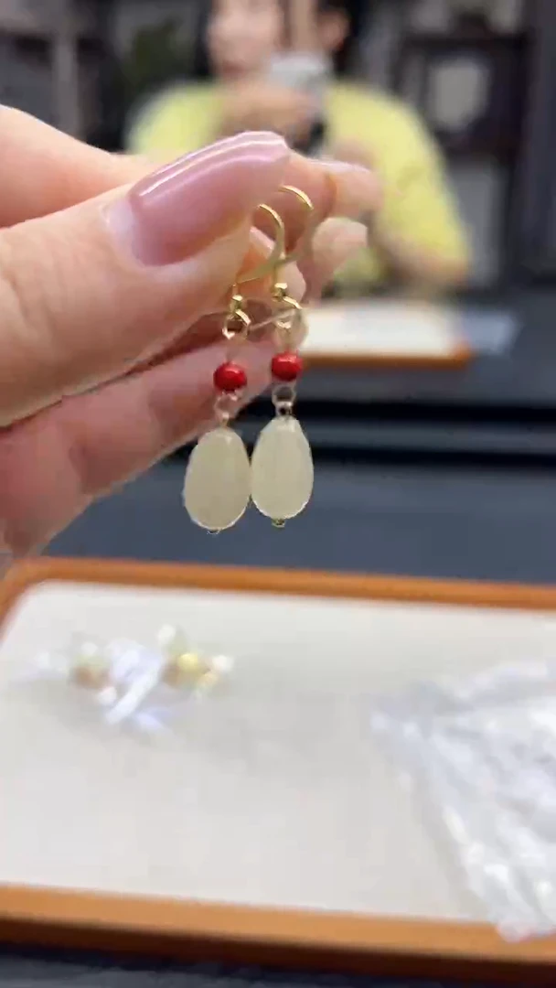 14K金镶嵌和田玉耳饰E883