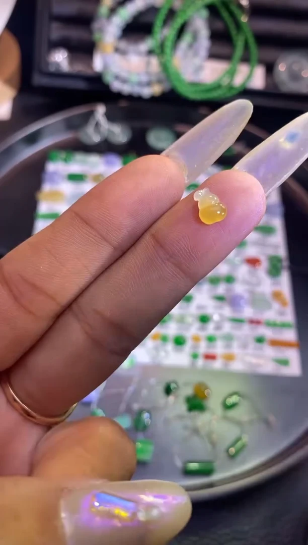 翡翠挂件未镶嵌葫芦