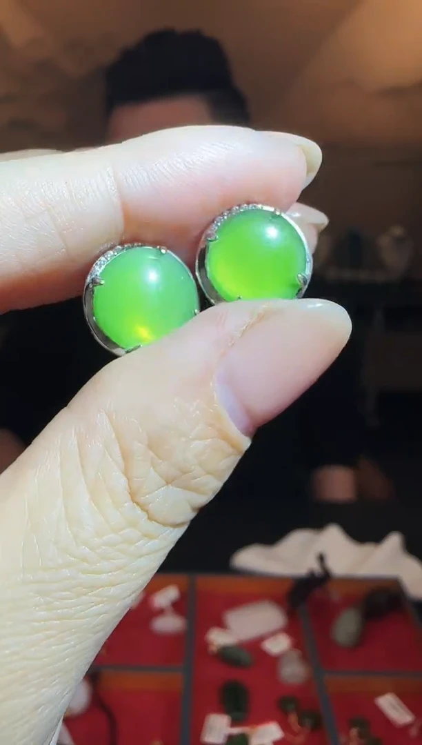 银S925镶嵌和田玉耳饰圆蛋面