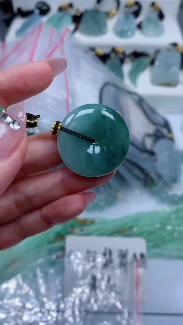 颈饰未镶嵌翡翠吊坠