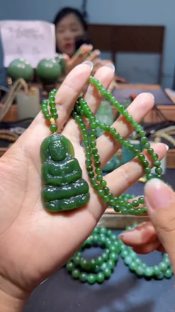 颈饰未镶嵌和田玉（碧玉）1