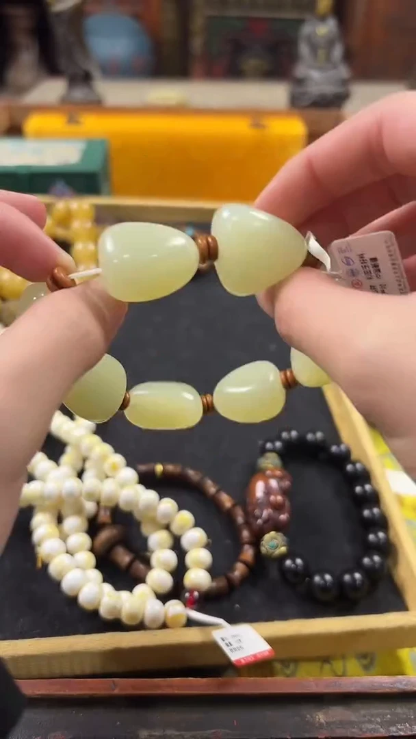 颈饰未镶嵌和田玉...............