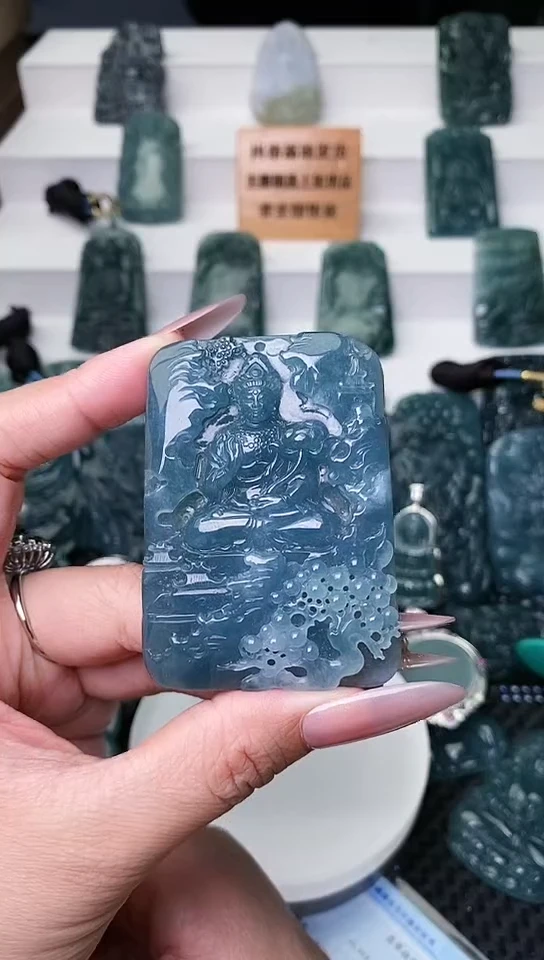 颈饰未镶嵌翡翠