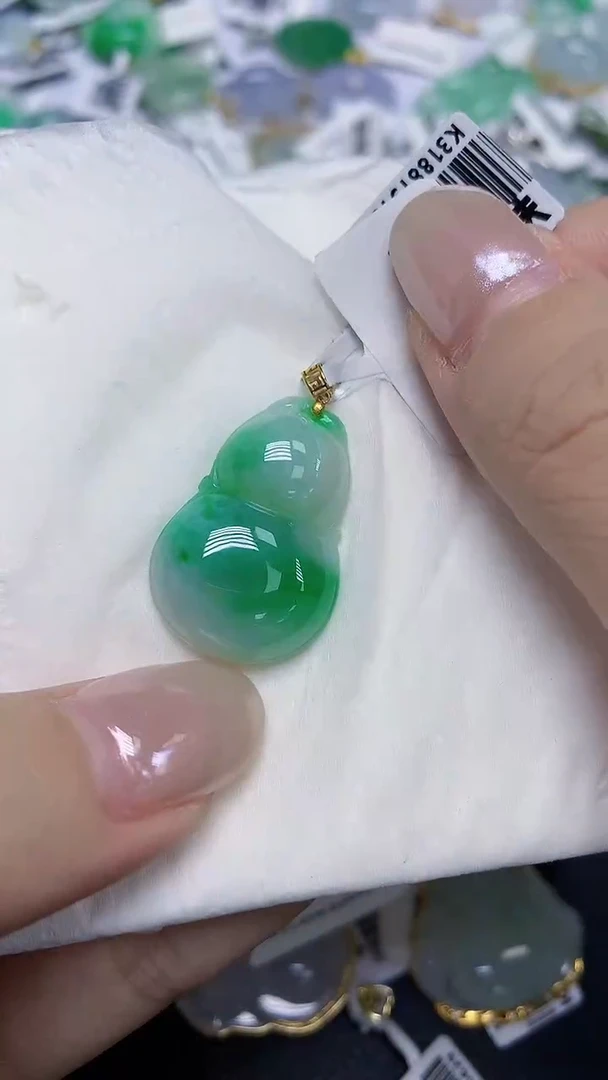 翡翠18K金镶嵌颈饰天然缅甸翡翠A货