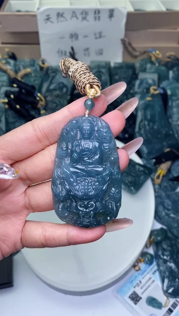 颈饰未镶嵌翡翠