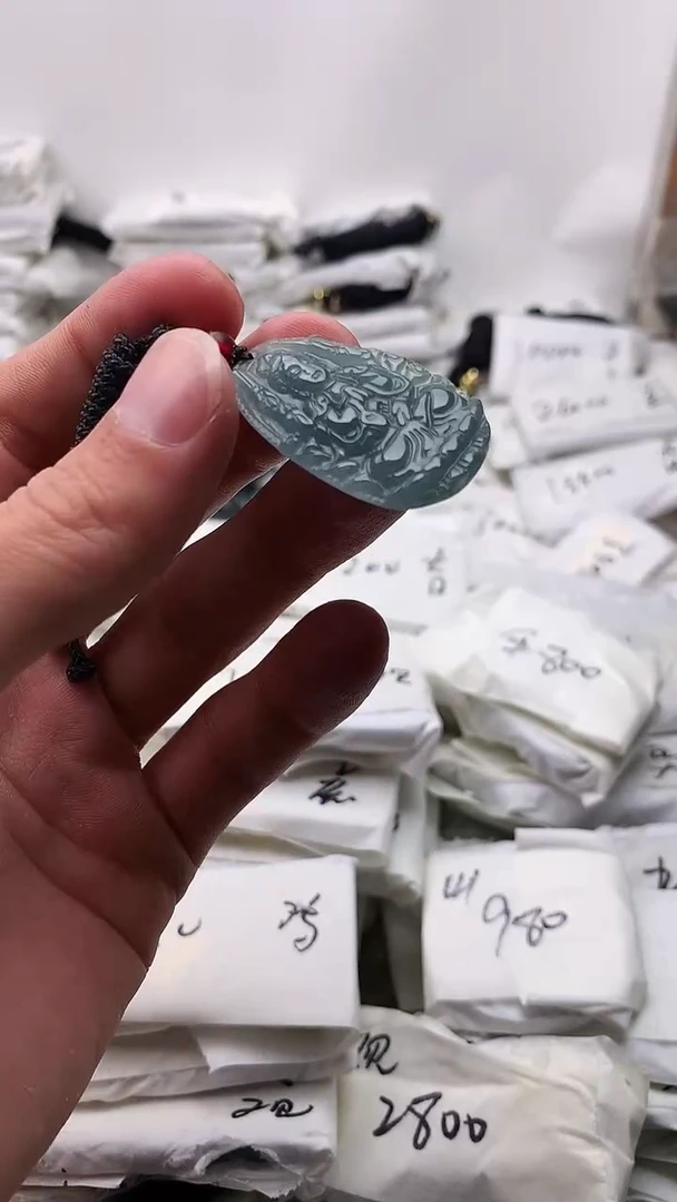 翡翠未镶嵌颈饰千手