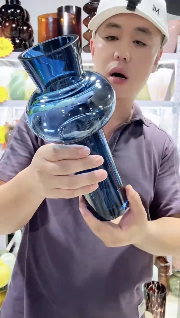 蓝色小蛮腰花瓶微瑕介意勿拍