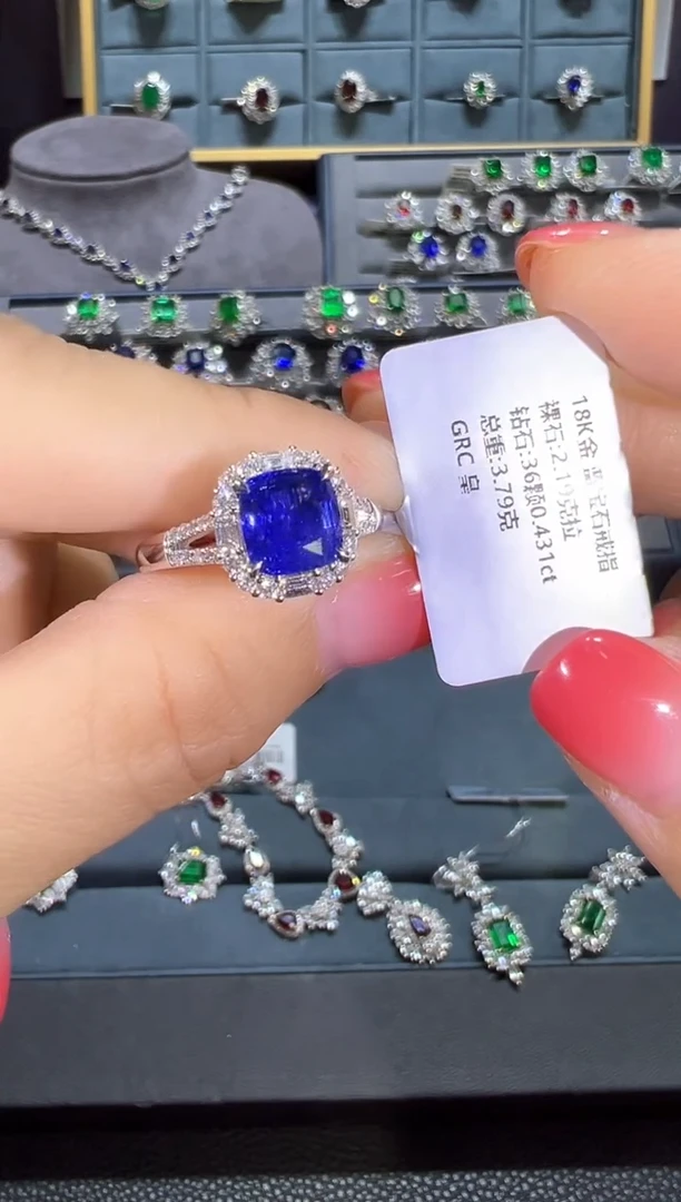 蓝宝石戒指18K金镶嵌