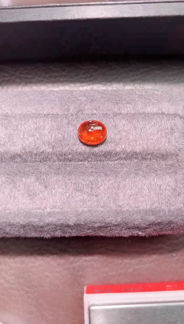 未镶嵌珠宝半成品石榴石（芬达石）微裂有矿体4.45ct