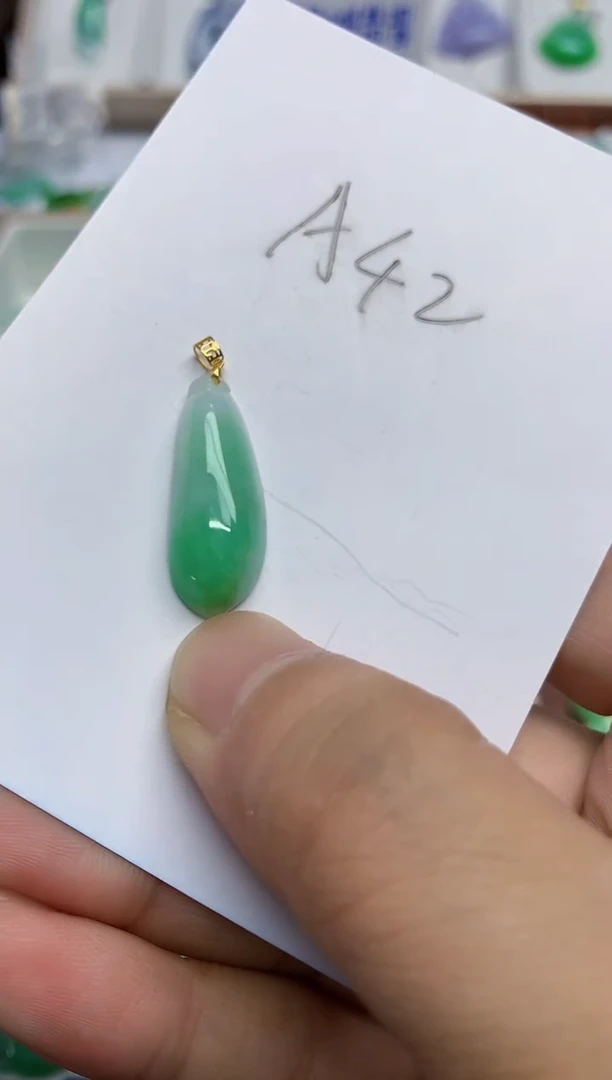 翡翠未镶嵌颈饰天然缅甸翡翠A货