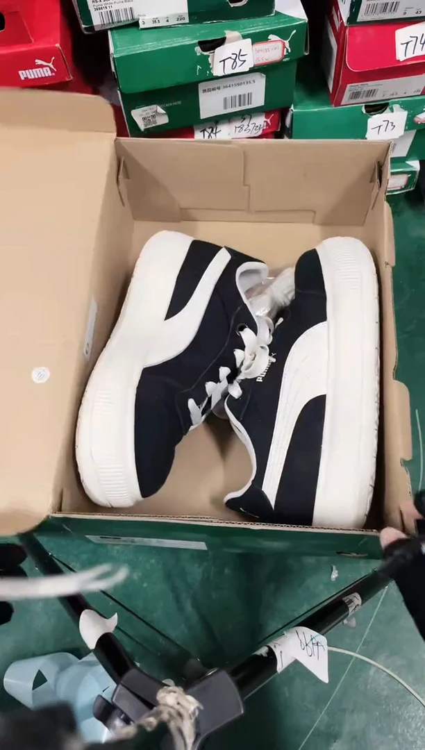 彪马时尚休闲运动鞋38M  ZZ40