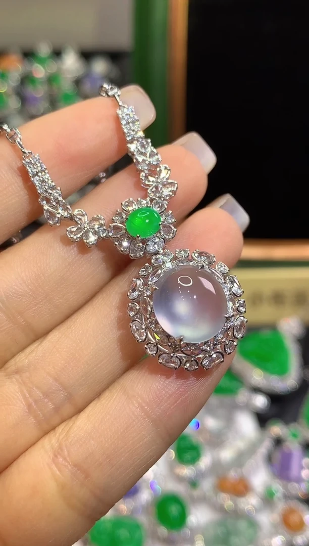 颈饰18K金镶嵌翡翠翡翠