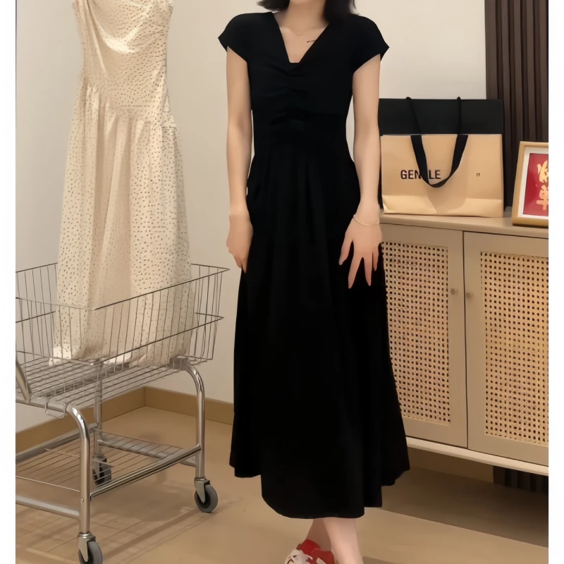 秋季时尚简约风法式V领小飞袖连衣裙赫本风大摆裙修身夏季赫本风