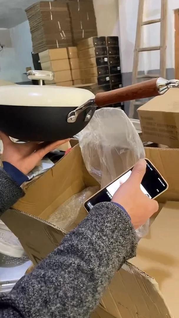 1德马克极铁锅30 鹅蛋盖有划痕