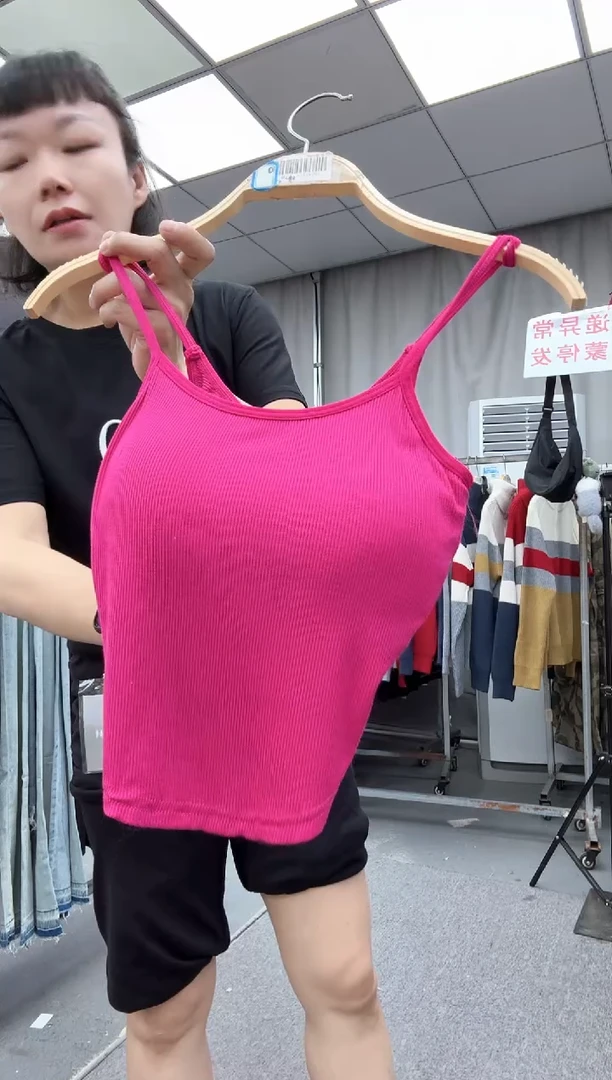 10瓶   大哥家漂亮衣服漂亮颜色