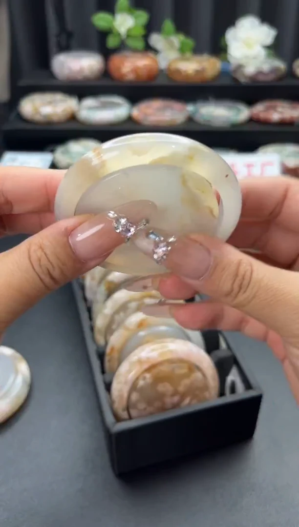 未镶嵌手镯石英质玉（50-51圈口）赠送镯心 无证书