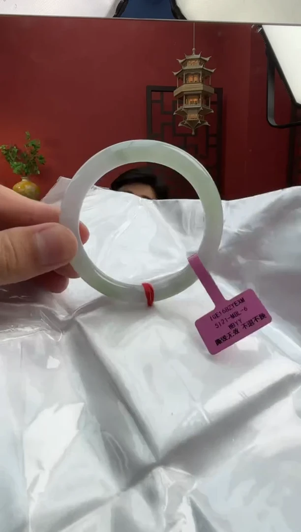 未镶嵌手镯（圆镯）翡翠翡翠手镯1